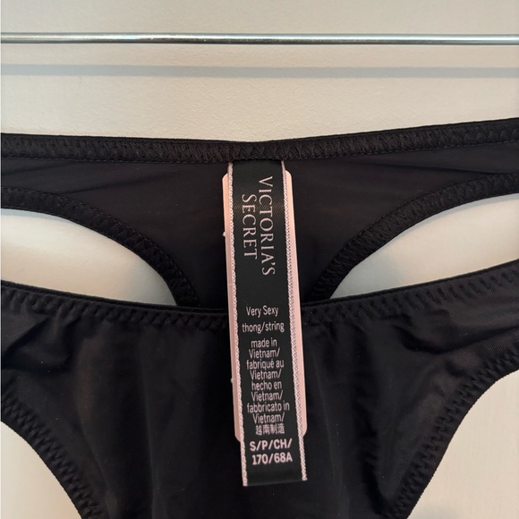 NWT Victoria’s Secret smooth shine strap push-up bra and shine strap thong set - Picture 10 of 10
